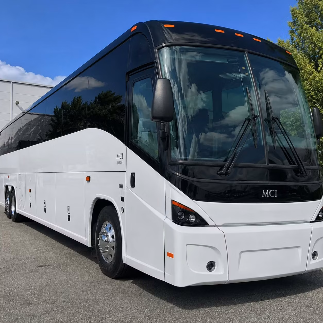 picking up arriving passengers at cle a parma airport shuttle bus makes it easy